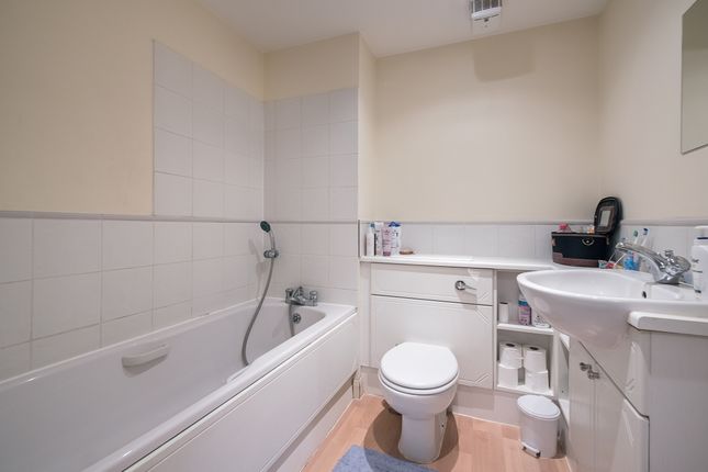 Flat to rent in Penn Place, Northway, Rickmansworth