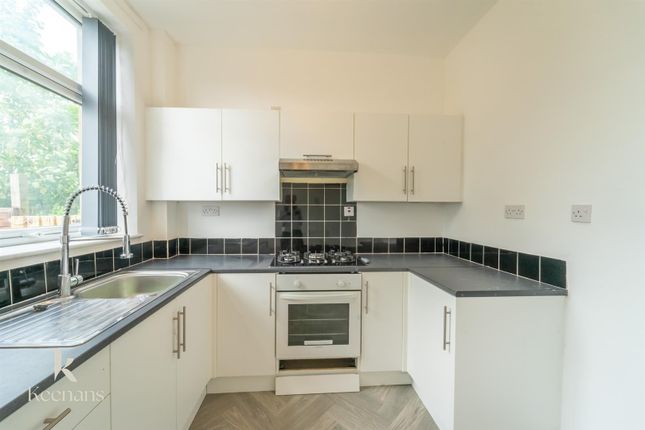 49, Fallbarn Crescent, Rossendale photo 3