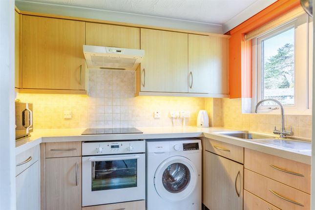 58, Peelers Court, Bridport photo 4