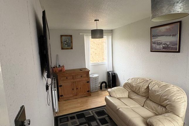 75, Woodmans Rise, Droitwich photo 3