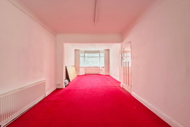 12, Deanscroft Avenue, London photo 4