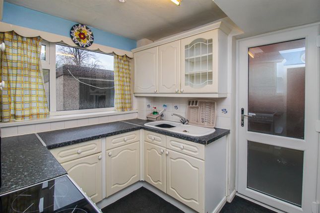 11, Newton Close, Wakefield photo 3