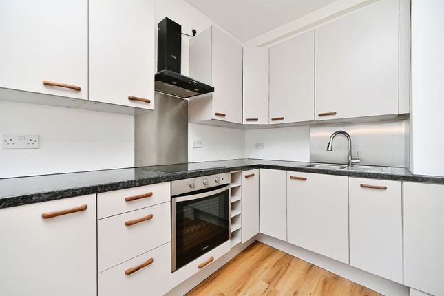 Flat 4, 9, New Steine, BRIGHTON photo 4