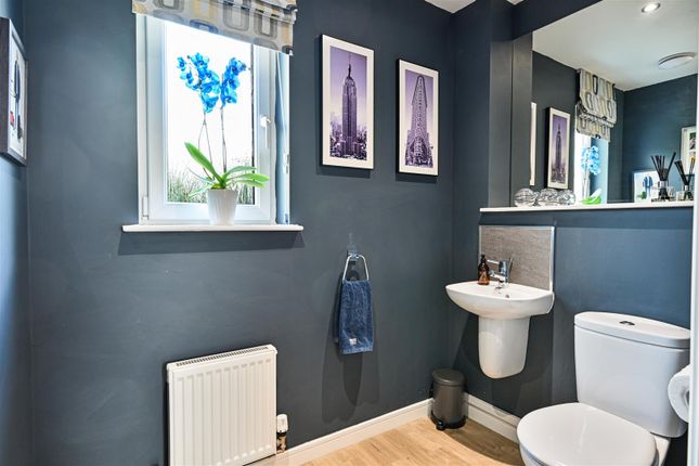 9, Roadmeetings Crescent, Carluke photo 4