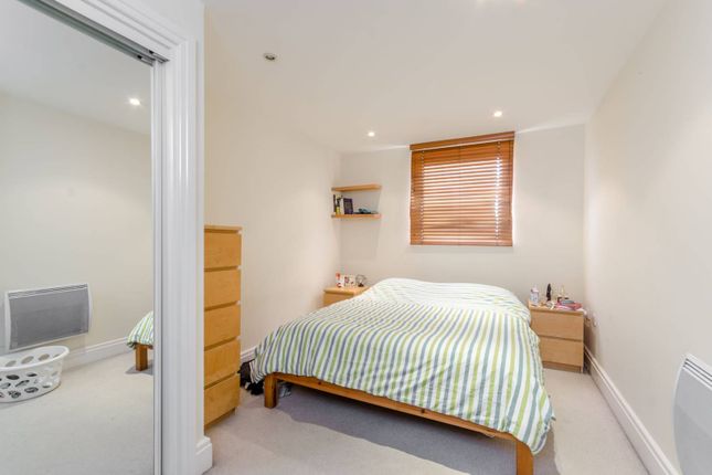 Thumbnail Flat to rent in Smugglers Way, Wandsworth Town, London