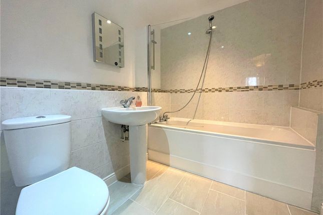 Flat 18,, Surrey Cloisters, Godalming photo 3