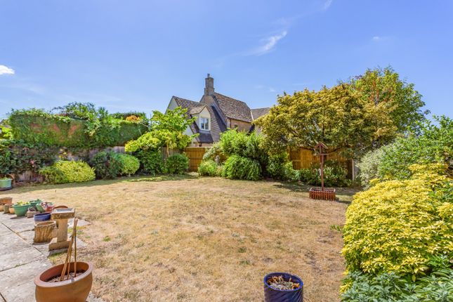 1, Chestnut Close, Cirencester photo 2