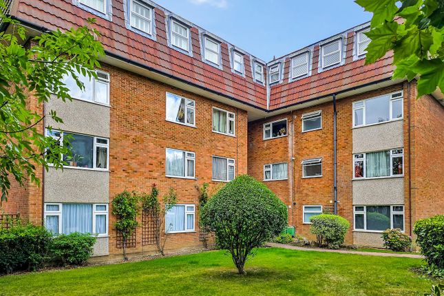 Flat for sale in Lambs Close, Cuffley, Potters Bar