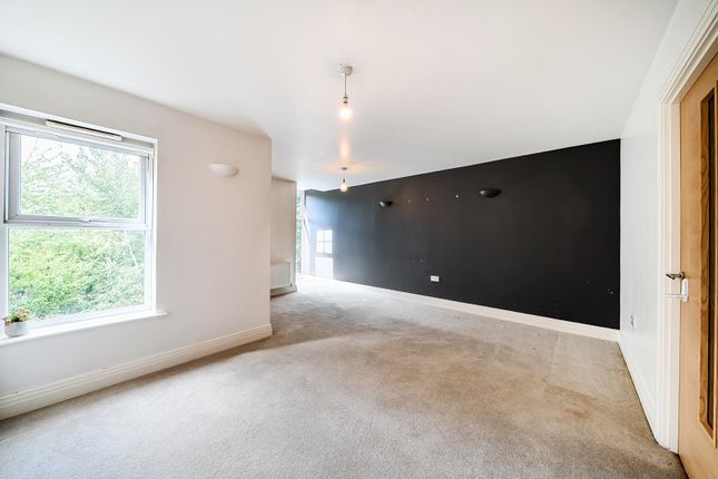 7, Sentry House, Ickenham photo 2