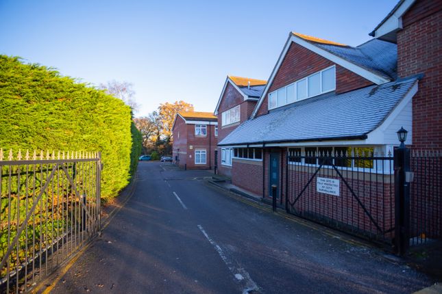 Thumbnail Studio to rent in Basingstoke Road, Riseley, Reading, Berkshire