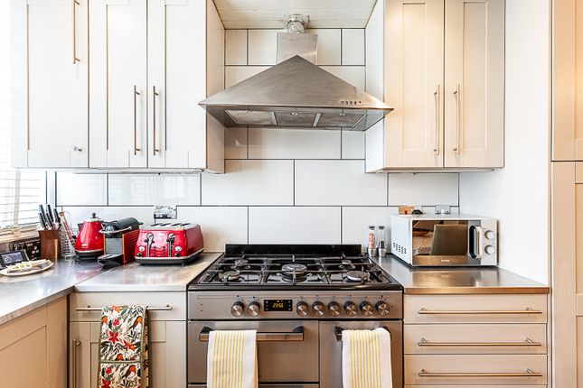 315, DANE, Danebury Avenue, London photo 4