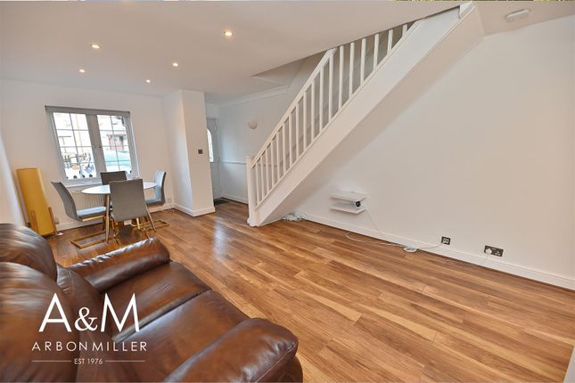 28, Sapphire Close, Dagenham photo 2