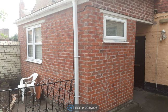 Flat, Woodchurch Lane, Birkenhead photo 2
