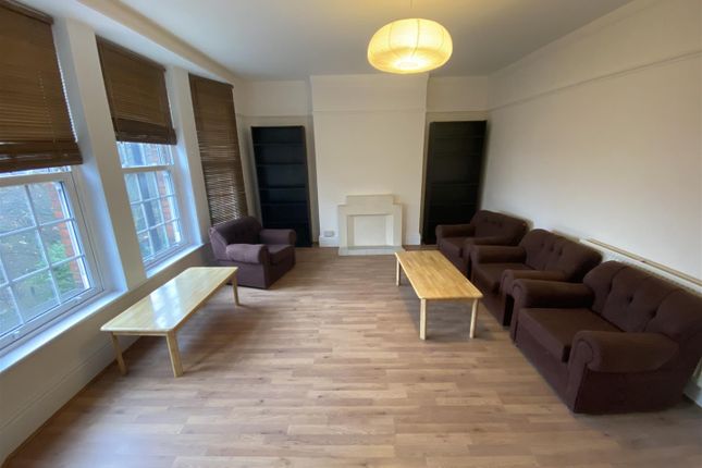 Thumbnail Flat to rent in Archway Road, Highgate