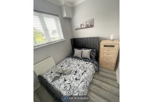 Camberley photo 3