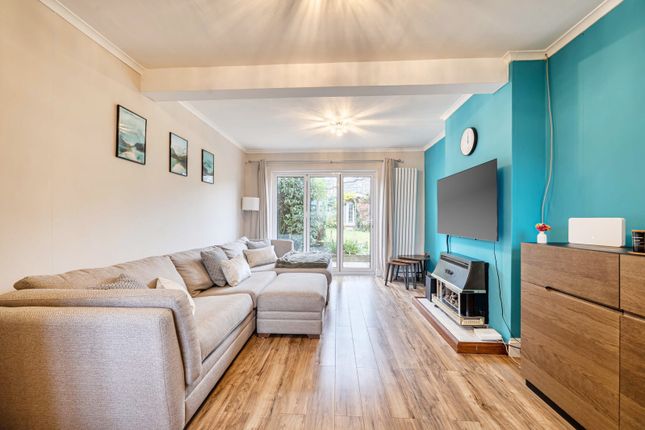 12, Hindhead Green, Hertfordshire photo 2