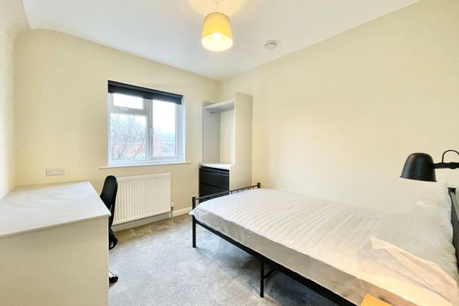Room 5, 186 Dominion Road, Worthing photo 2