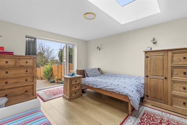 123, Walton Drive, High Wycombe photo 4