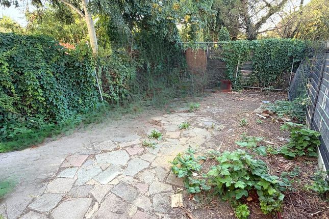 16B, Warren Road, London photo 4