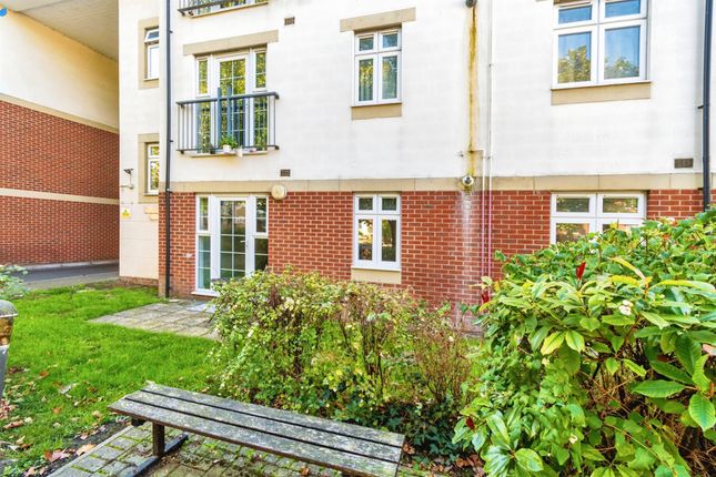 2-bed flat on Flat 6, 174, Millbrook Road East, Southampton, £165,000