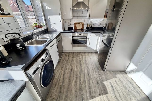17, Grebe Road, Yeovil photo 4