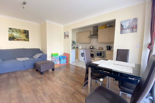 Thumbnail Flat for sale in North Bank, London