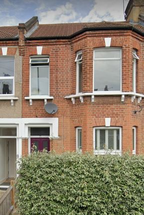 Flat for sale in Queenswood Road, London