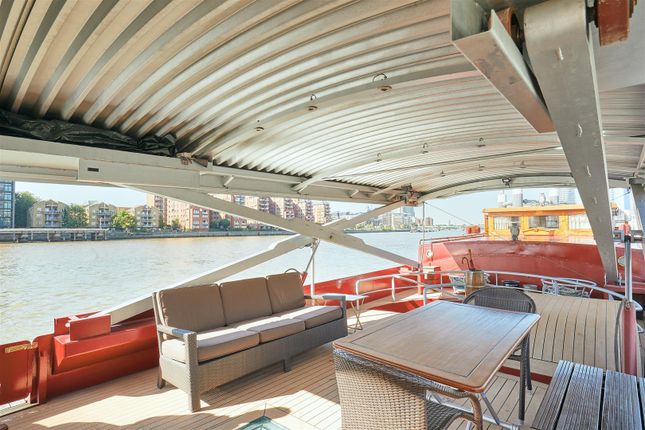 Houseboat for sale in Plantation Wharf Pier, Battersea
