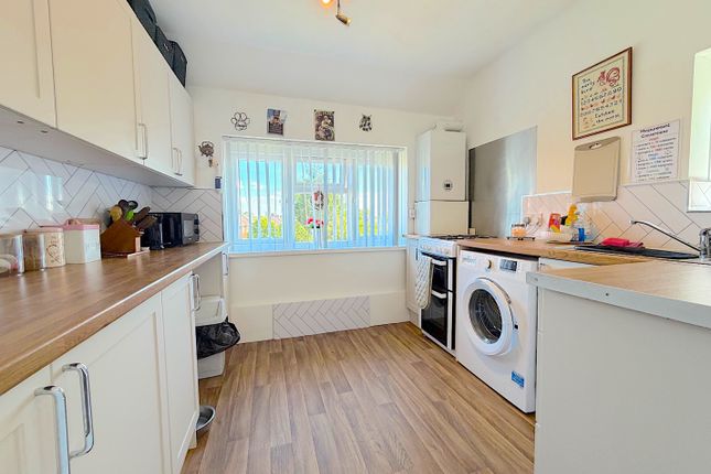12, Baylis Avenue, Wolverhampton photo 4