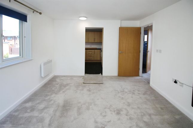 Flat 4, St Mary's View, 1, Chapel Lane, Leeds photo 4