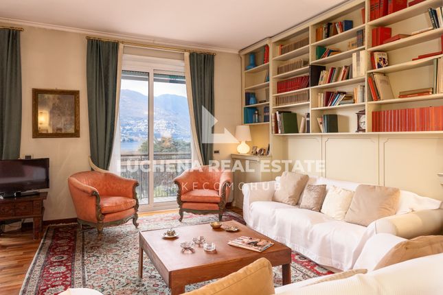 Thumbnail Apartment for sale in Viale Rosselli 13, Como (Town), Como, Lombardy, Italy