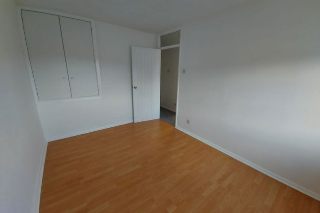 28 Milverton Green, Luton photo 4