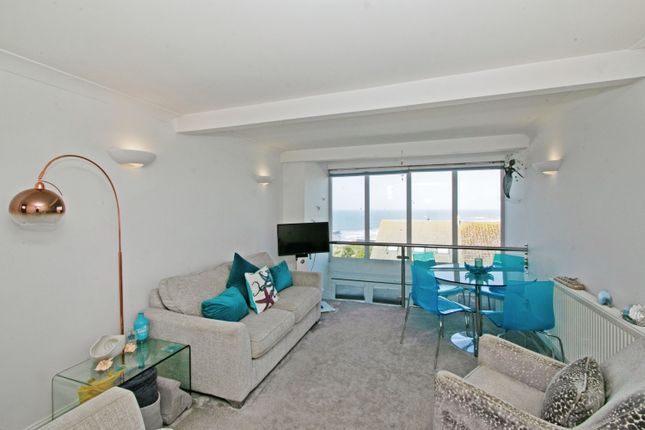 3 Golden Bay Apartments,, Pentire Avenue, Cornwall photo 3