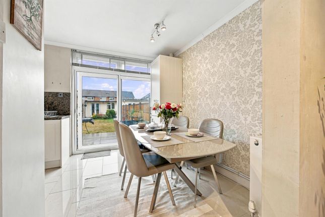 28, Clevedon Gardens, Hayes photo 4