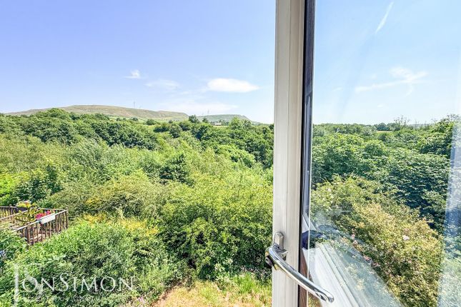 13, Dearden Fold, Bury photo 2