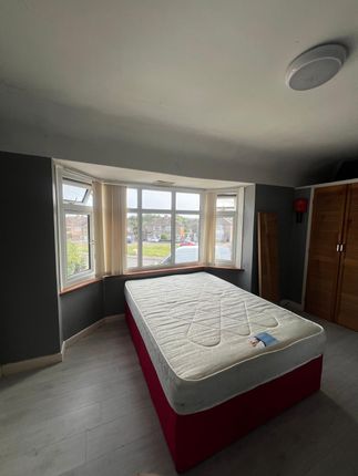 27, Roman Way, Thatcham, Berkshire photo 4