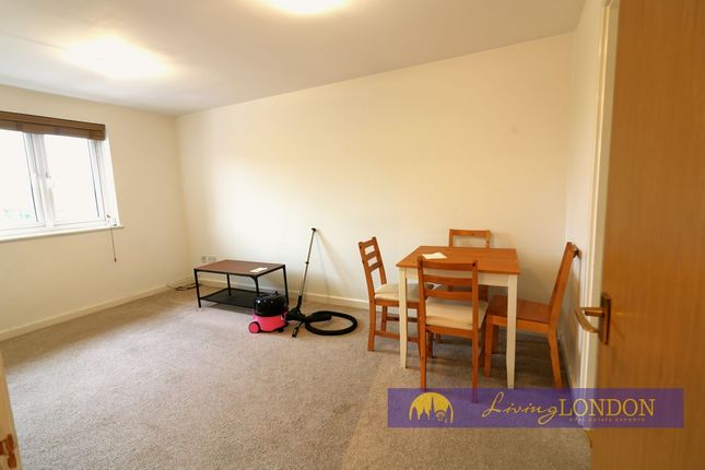 Flat 9,, Harry Court, 3 Wenlock Gardens, London photo 3