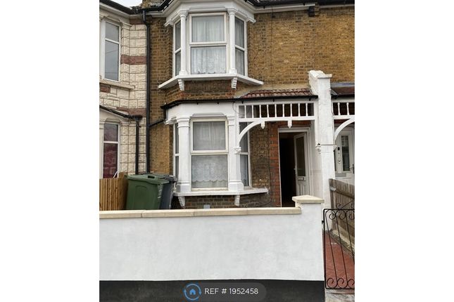 Terraced house to rent in Catford, London