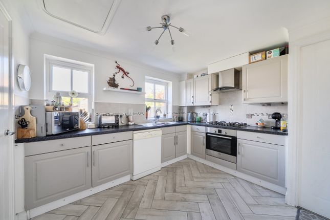 4, Bellflower Way, Hampshire photo 4