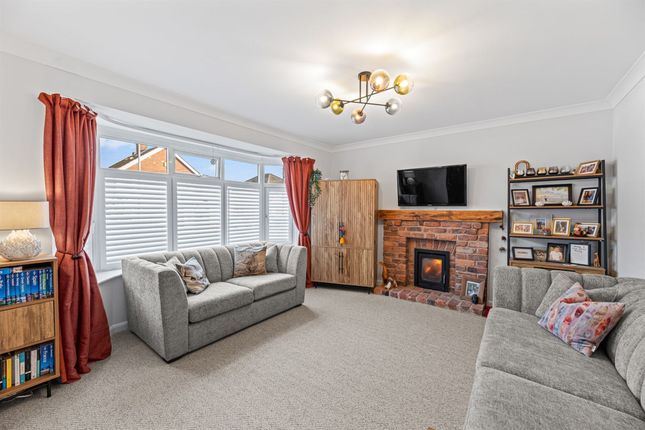 12 Greenside Avenue, Frodsham photo 2