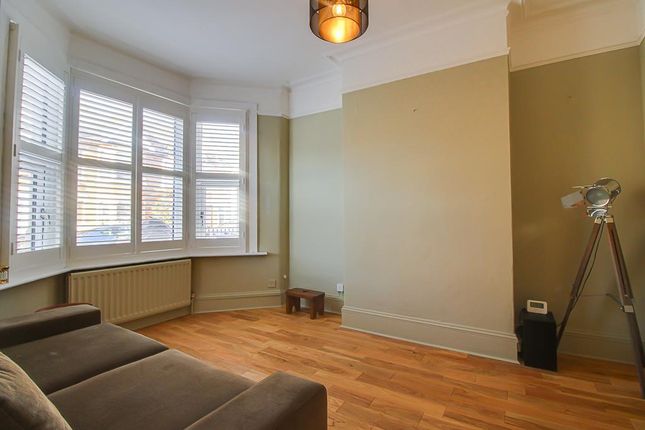 28, Rochford Avenue, Westcliff-on-Sea photo 2