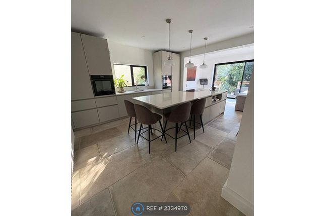 Kitchen (Large Island)