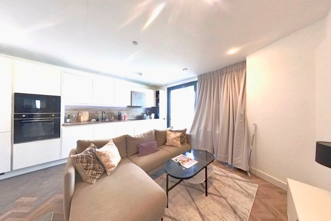 Apartment 806, Skyline Apartments, London photo 3