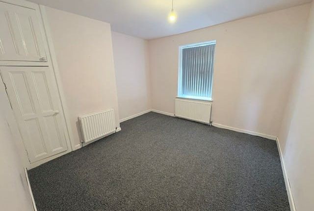Piccadilly Road, Burnley photo 4
