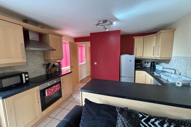 Flat to rent in Burscough, The Quays