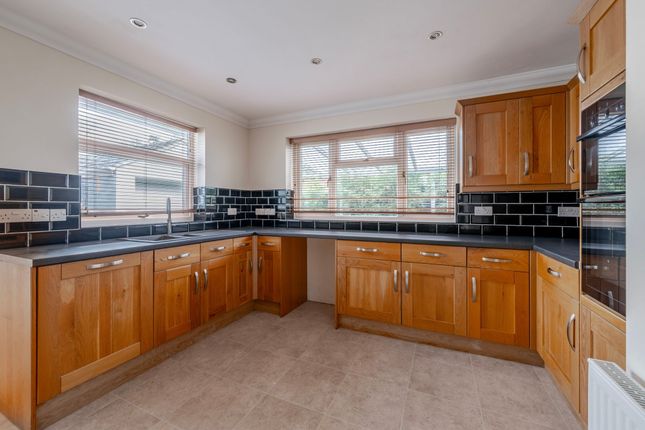 202 Yarmouth Road, Lowestoft photo 5