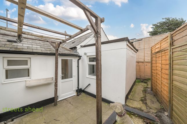 104, Colliers Water Lane, Thornton Heath photo 4