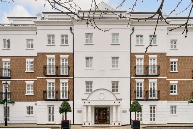 Flat to rent in Juniper Court, St. Marys Place, Kensington, London