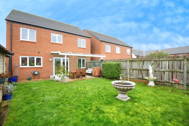 25, Chetwynd Drive, Atherstone photo 2