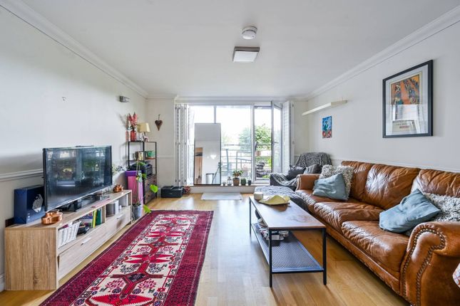Flat to rent in Greenfell Mansions, Deptford, London